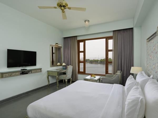Brahma Niwas - Best Lake View Hotel in Udaipur : photo 5 de la chambre chambre lit king-size - vue sur lac
