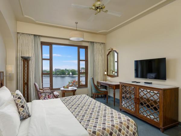Brahma Niwas - Best Lake View Hotel in Udaipur : photo 1 de la chambre chambre lit king-size - vue sur lac