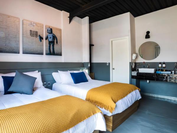 Hotel NEXT : photo 4 de la chambre chambre quadruple avec balcon 