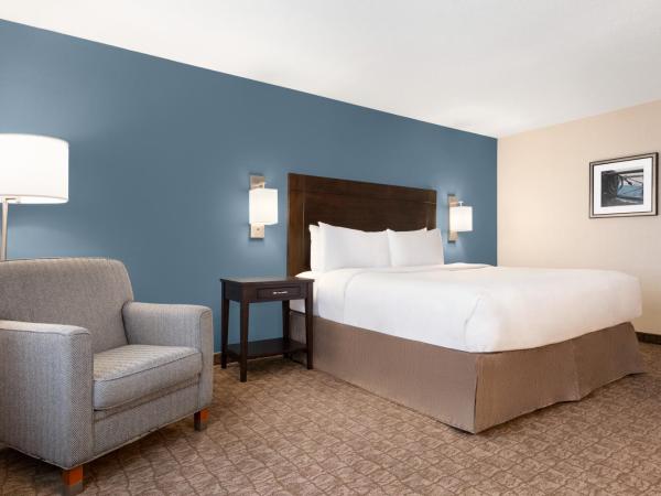 Wyndham Garden Niagara Falls Fallsview : photo 2 de la chambre chambre lit king-size