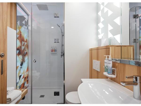 Alt Hotel Calgary East Village : photo 5 de la chambre chambre lit king-size