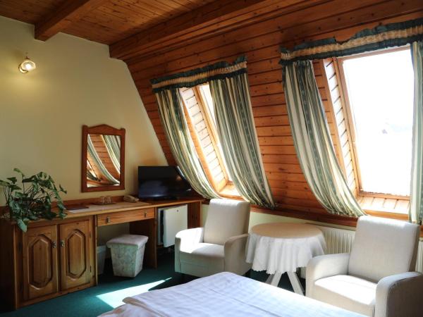 Hajdú Kastély Hotel : photo 2 de la chambre chambre quadruple