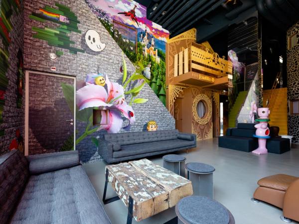 Hotel Not Hotel Rotterdam : photo 4 de la chambre hébergement paysage de folie Éclectique