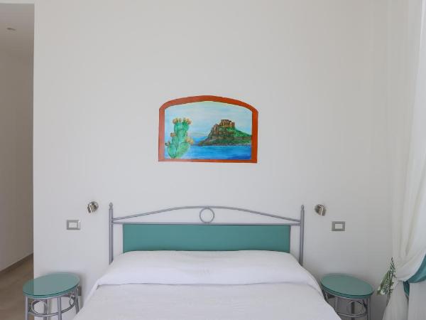 M'incanto B&B : photo 5 de la chambre chambre double avec balcon - vue sur mer