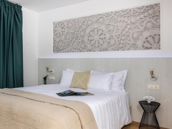 Hotel In Excelsis : photo 2 de la chambre chambre lit king-size supérieure - vue sur mer 