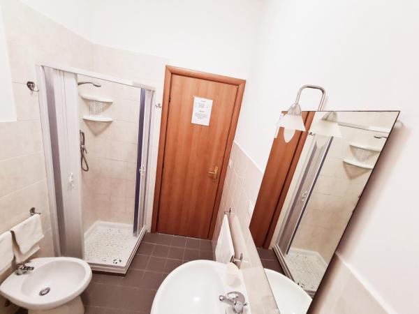 Affittacamere Il Terrazzo Di Archimede : photo 5 de la chambre chambre double avec salle de bains privative extérieure