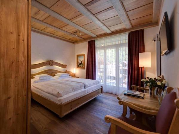 Hotel Schönegg : photo 1 de la chambre chambre familiale supérieure avec balcon - vue sur montagne