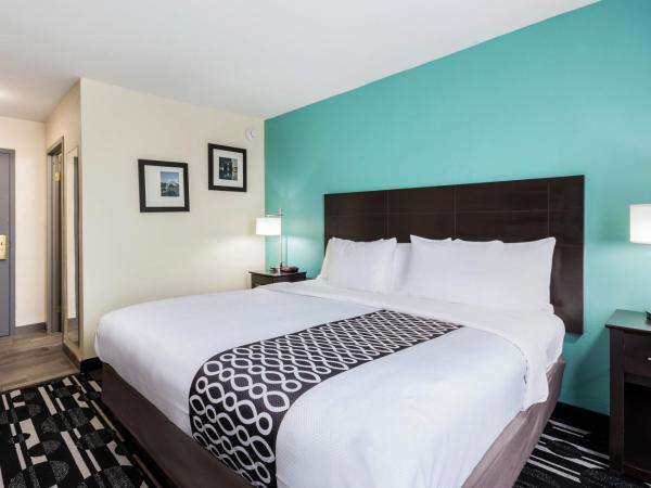 Days Inn by Wyndham Oklahoma City Bricktown : photo 3 de la chambre chambre lit king-size - non-fumeurs