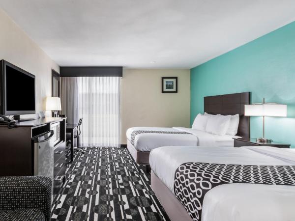 Days Inn by Wyndham Oklahoma City Bricktown : photo 1 de la chambre chambre 2 lits queen-size - non-fumeurs