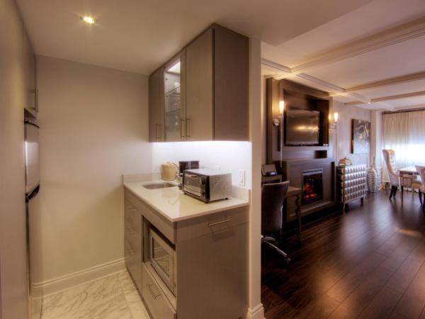 Hotel Plaza Quebec : photo 5 de la chambre suite blanche premium avec 1 lit king-size et 1 lit escamotable queen-size