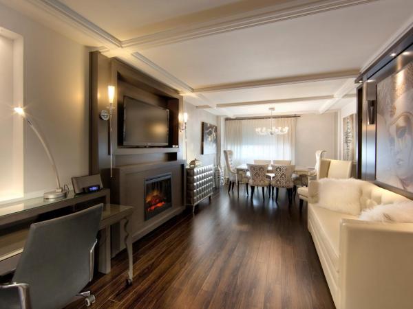 Hotel Plaza Quebec : photo 2 de la chambre suite blanche premium avec 1 lit king-size et 1 lit escamotable queen-size