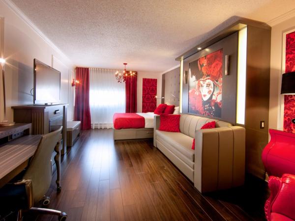 Hotel Plaza Quebec : photo 2 de la chambre suite rouge avec 1 lit queen-size et 1 lit escamotable queen-size