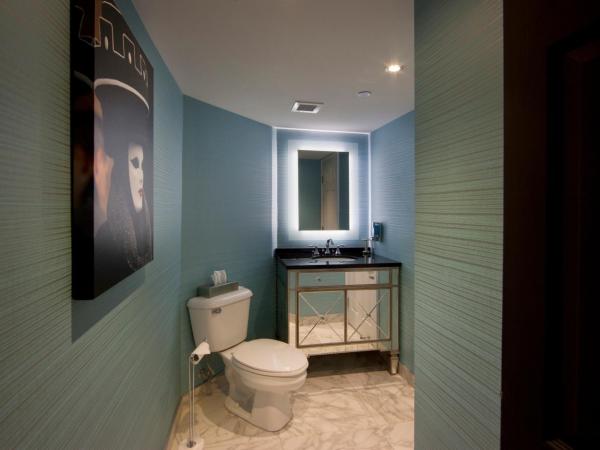 Hotel Plaza Quebec : photo 7 de la chambre suite premium topaze avec 1 lit king-size et 1 lit escamotable queen-size