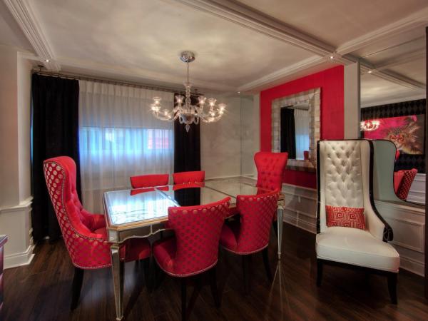 Hotel Plaza Quebec : photo 4 de la chambre suite rose premium avec 1 lit king-size et 1 lit escamotable queen-size