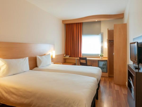 Ibis Izmir Alsancak : photo 3 de la chambre chambre lits jumeaux standard