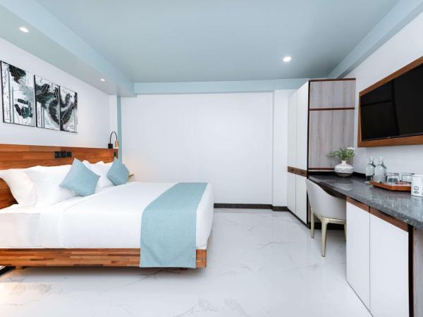 Marukab Plaza : photo 4 de la chambre deluxe double room with balcony (free return airport transport)