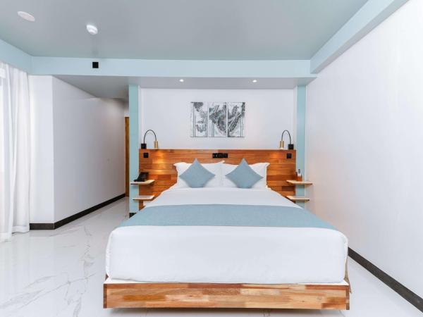 Marukab Plaza : photo 5 de la chambre deluxe double room with balcony (free return airport transport)