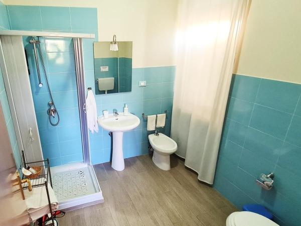 Affittacamere Il Terrazzo Di Archimede : photo 5 de la chambre chambre double avec salle de bains privative