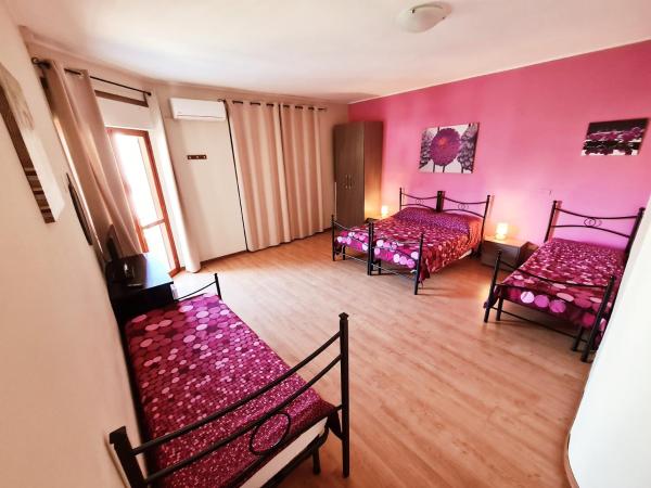 Affittacamere Il Terrazzo Di Archimede : photo 2 de la chambre chambre quadruple avec salle de bains privative