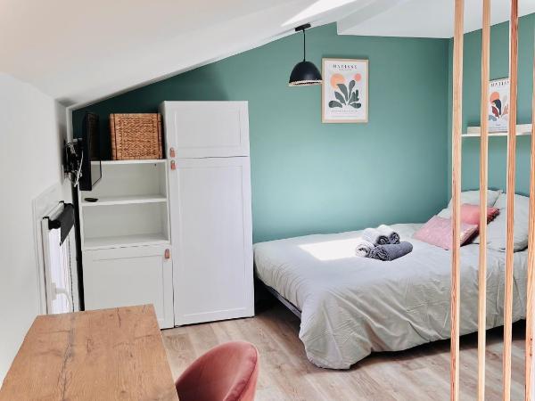 LE QUAI 6 - Studio neuf CALME LUMINEUX - CLIM - WiFi - Gare à 200m : photo 3 de la chambre studio supérieur