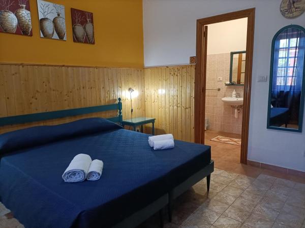 Mony's Island B&B : photo 3 de la chambre chambre double avec salle de bains privative