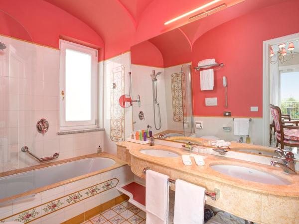 Grand Hotel Royal : photo 7 de la chambre chambre double ou lits jumeaux standard