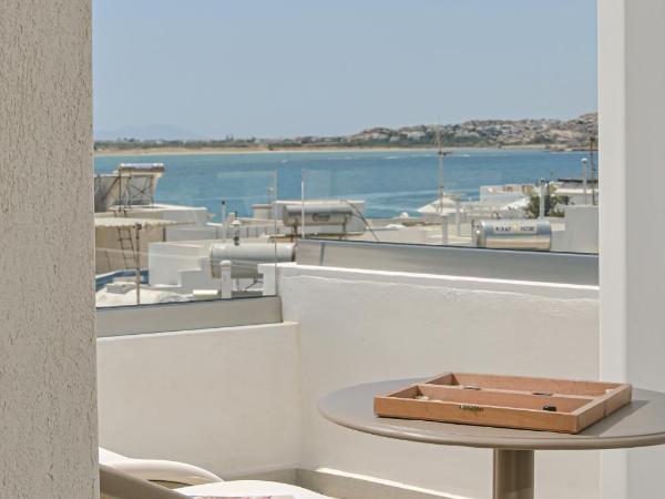 Elite Suites Naxos : photo 5 de la chambre chambre double deluxe avec balcon - vue sur mer