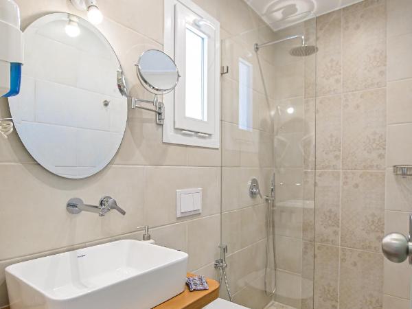 Elite Suites Naxos : photo 8 de la chambre chambre double deluxe avec balcon - vue sur mer