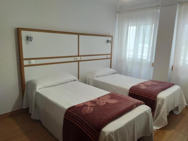 Hostal Mara : photo 8 de la chambre chambre double ou lits jumeaux
