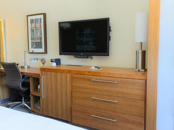 Hyatt Place Chicago-South/University Medical Center : photo 7 de la chambre chambre avec 2 lits queen-size et canapé-lit - Étage supérieur