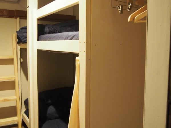 328 Hostel & Lounge : photo 4 de la chambre lit dans dortoir pour femmes de 4 lits