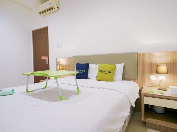 Urbanview Hotel Bes Mangga Besar by RedDoorz : photo 3 de la chambre chambre deluxe