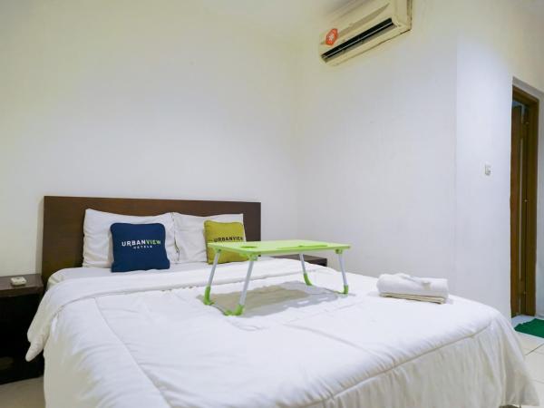 Urbanview Hotel Bes Mangga Besar by RedDoorz : photo 3 de la chambre chambre double standard