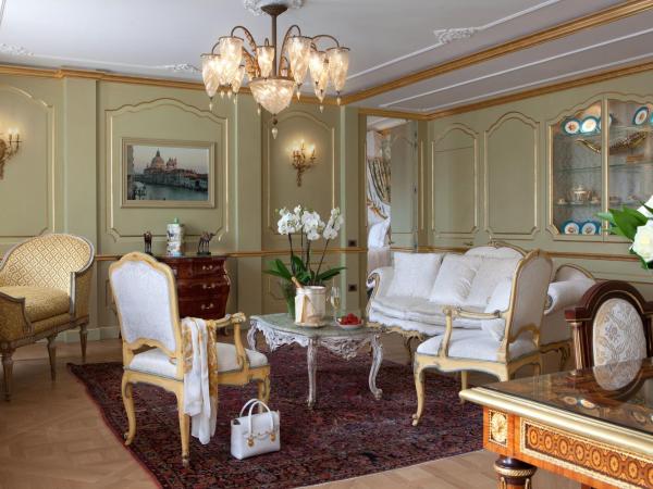 Baglioni Hotel Luna - The Leading Hotels of the World : photo 2 de la chambre suite san giorgio avec terrasse