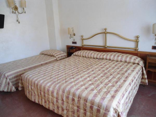 Hotel Continental : photo 4 de la chambre chambre triple