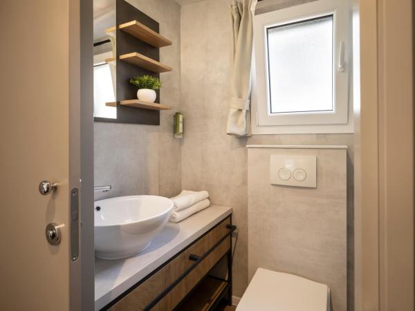 Punto Blu Village in Valamar Camping Lanterna : photo 4 de la chambre mobile home premium