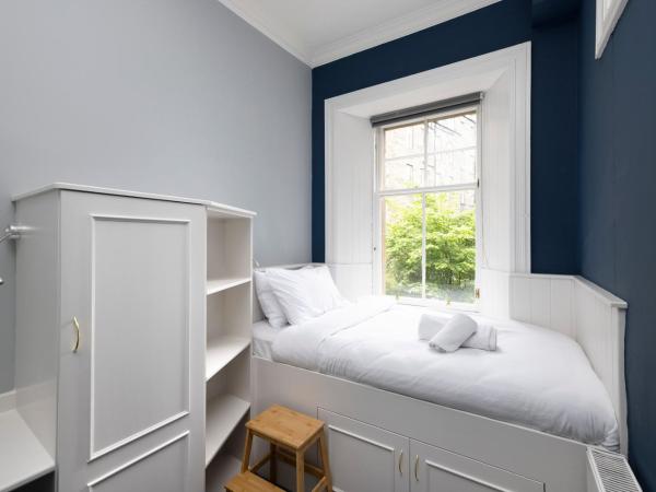 JOIVY Haymarket : photo 3 de la chambre petite chambre simple