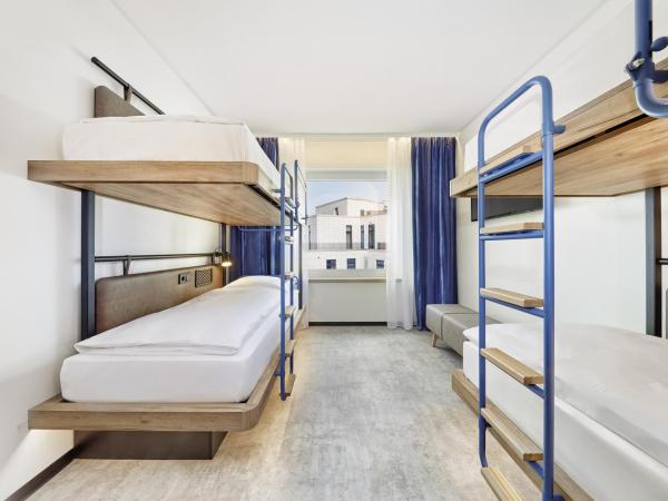 H2 Hotel Düsseldorf City : photo 6 de la chambre chambre quadruple