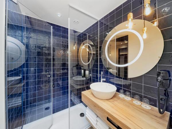 H2 Hotel Düsseldorf City : photo 3 de la chambre chambre quadruple