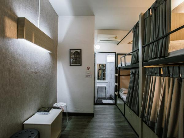 Connect Hostel : photo 5 de la chambre chambre familiale avec salle de bains privative