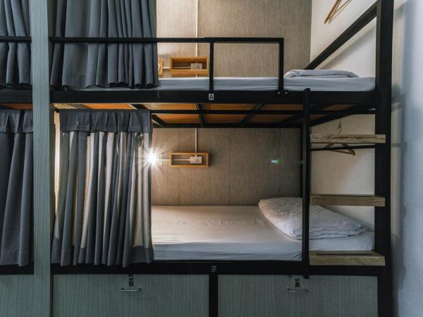 Connect Hostel : photo 3 de la chambre chambre familiale avec salle de bains privative