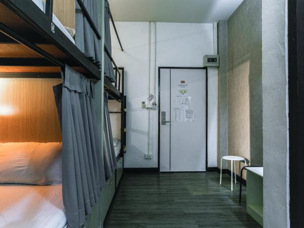 Connect Hostel : photo 4 de la chambre chambre familiale avec salle de bains privative