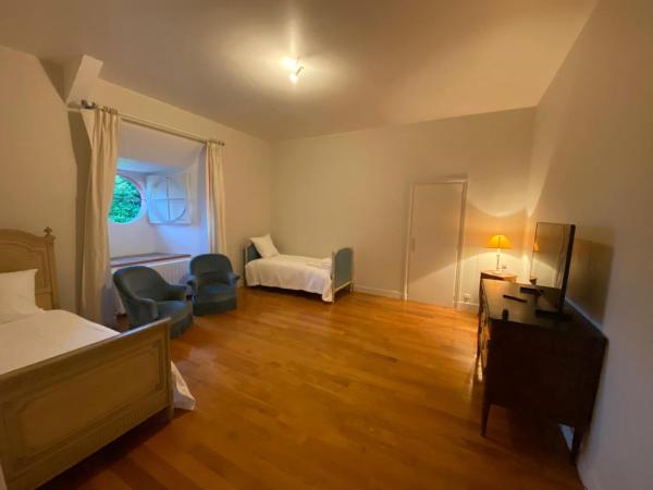 24H LE MANS Château de Lauresse chambres d'hôtes Luxe : photo 4 de la chambre chambre double familiale