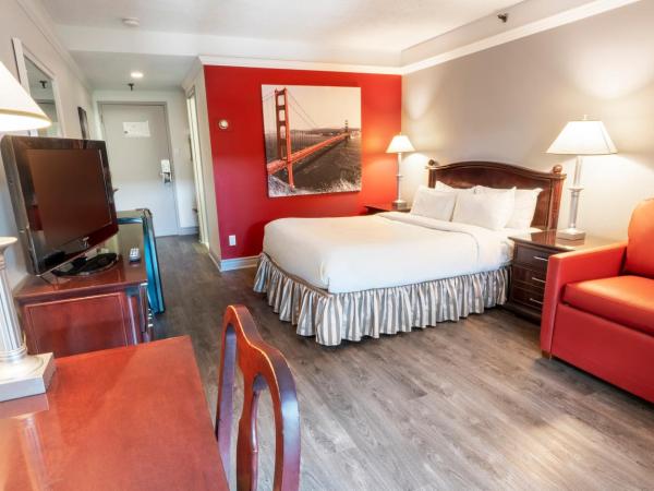 Hôtel Québec Inn : photo 1 de la chambre chambre lit queen-size traditionnelle avec balcon intérieur côté jardin