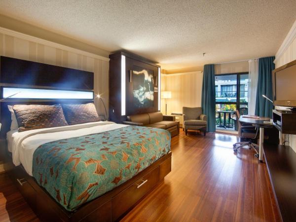 Hôtel Québec Inn : photo 1 de la chambre chambre moderne avec lit queen-size, lit queen-size escamotable et balcon intérieur