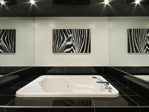 Hôtel Québec Inn : photo 7 de la chambre suite lit king-size avec canapé-lit - thème art déco