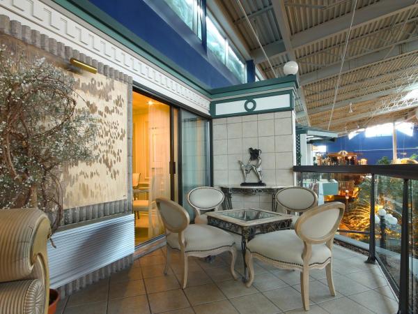 Hôtel Québec Inn : photo 5 de la chambre suite lit king-size avec canapé-lit - thème nuptial