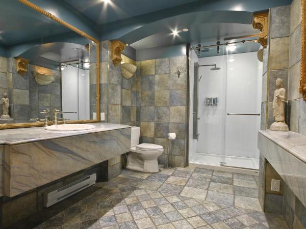 Hôtel Québec Inn : photo 6 de la chambre suite lit king-size avec canapé-lit - thème polynésien