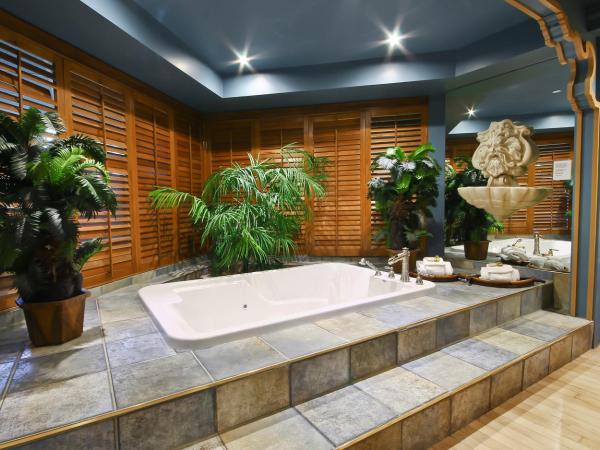 Hôtel Québec Inn : photo 2 de la chambre suite lit king-size avec canapé-lit - thème polynésien