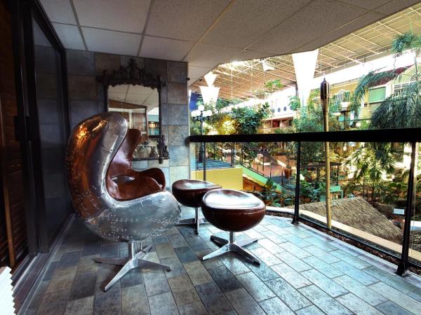 Hôtel Québec Inn : photo 5 de la chambre suite lit king-size avec canapé-lit - thème polynésien